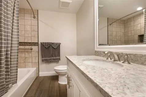 3 Pond Place Babylon NY 11702