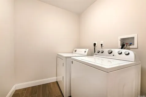 3 Pond Place Babylon NY 11702