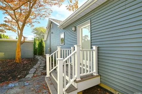 3 Pond Place Babylon NY 11702