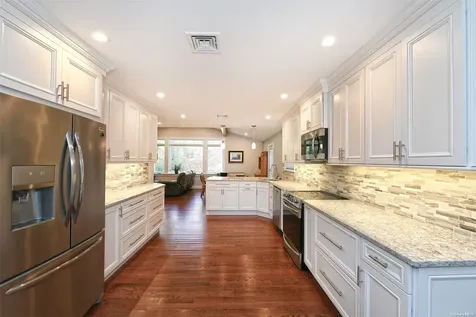 3 Pond Place Babylon NY 11702