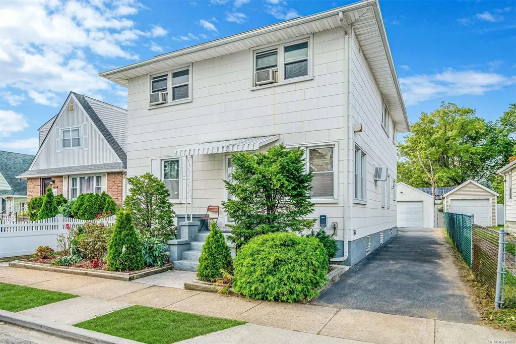 342 Lehrer Avenue Elmont NY 11003