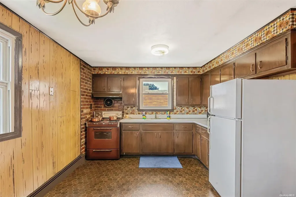 342 Lehrer Avenue Elmont NY 11003