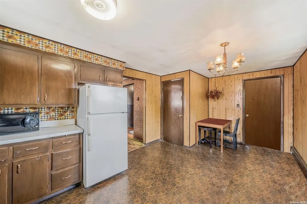 342 Lehrer Avenue Elmont NY 11003