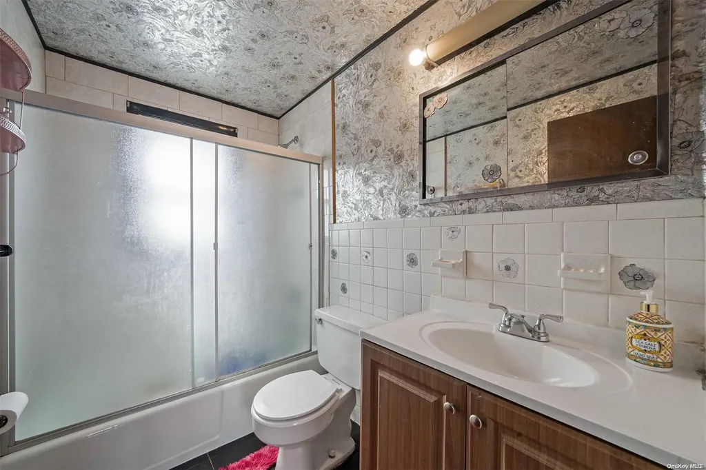 342 Lehrer Avenue Elmont NY 11003