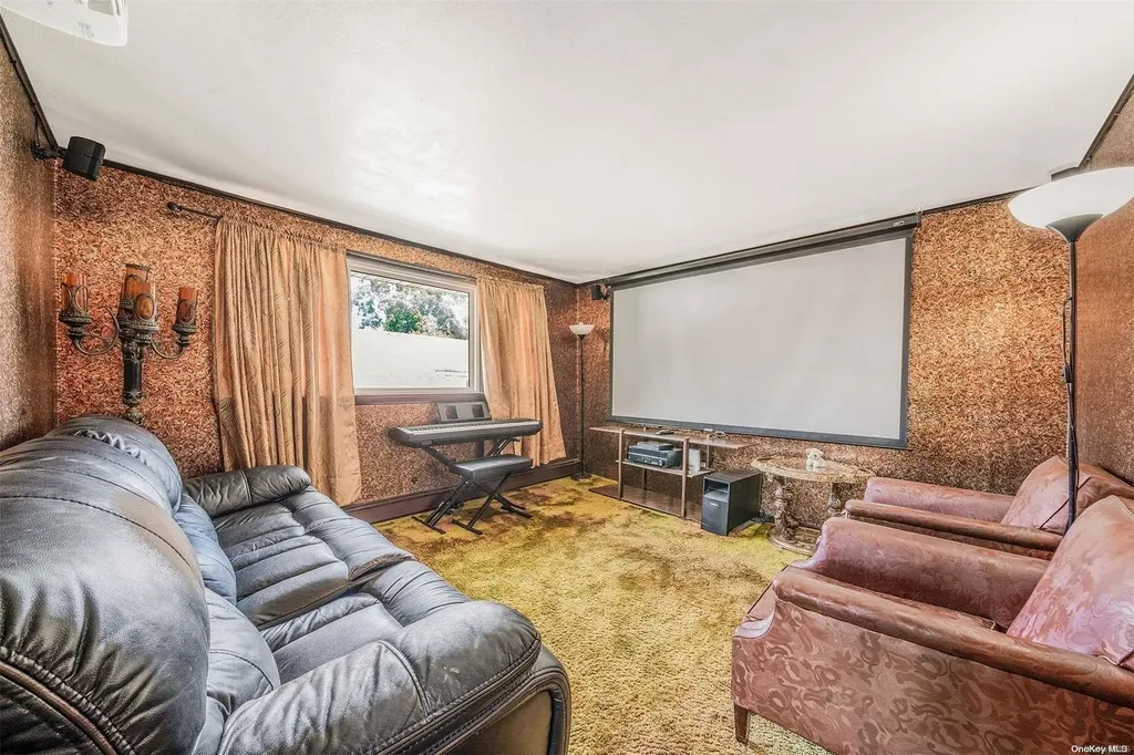 342 Lehrer Avenue Elmont NY 11003