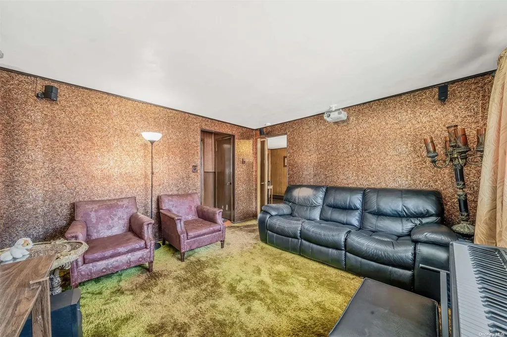 342 Lehrer Avenue Elmont NY 11003