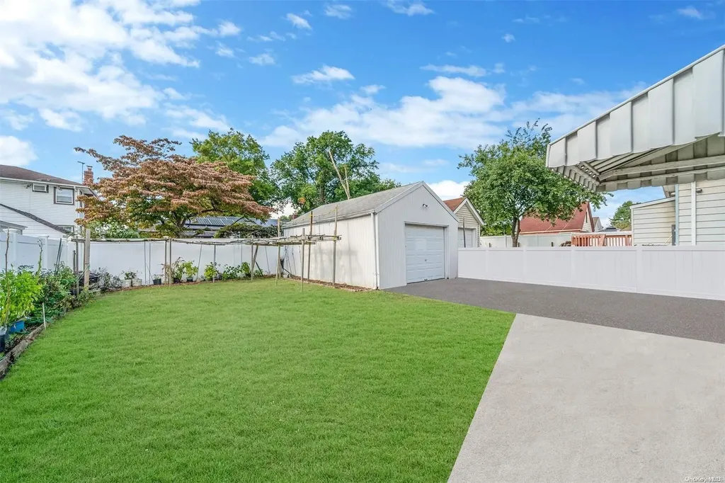 342 Lehrer Avenue Elmont NY 11003