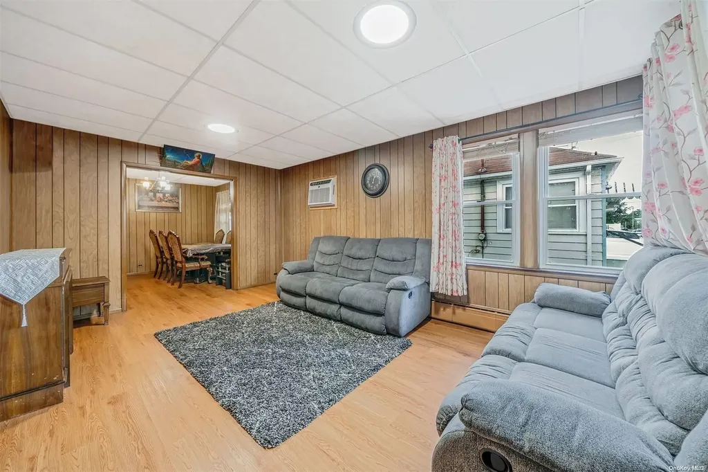 342 Lehrer Avenue Elmont NY 11003