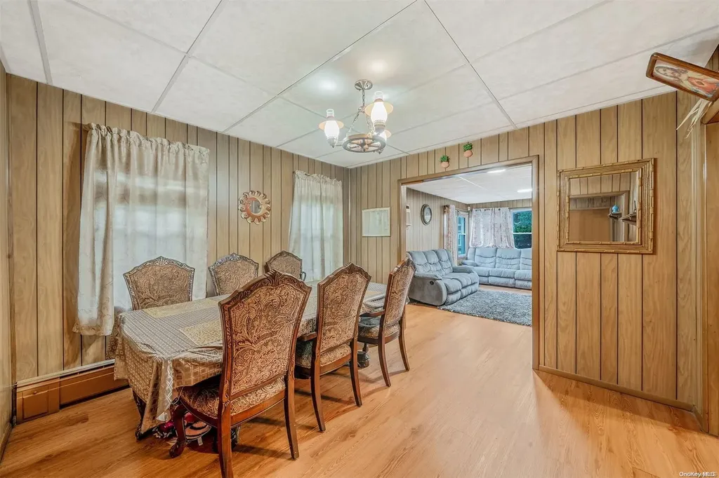 342 Lehrer Avenue Elmont NY 11003
