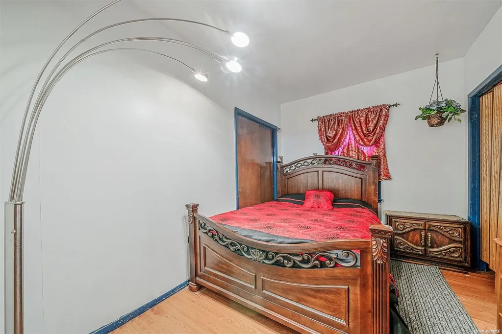 342 Lehrer Avenue Elmont NY 11003