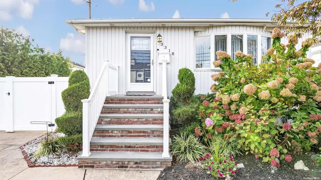 3318 Murdock Avenue Oceanside NY 11572
