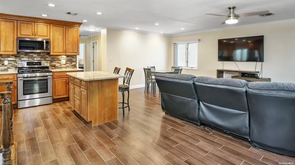 3318 Murdock Avenue Oceanside NY 11572