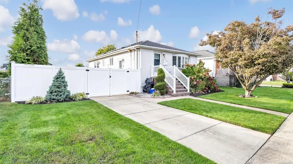 3318 Murdock Avenue Oceanside NY 11572