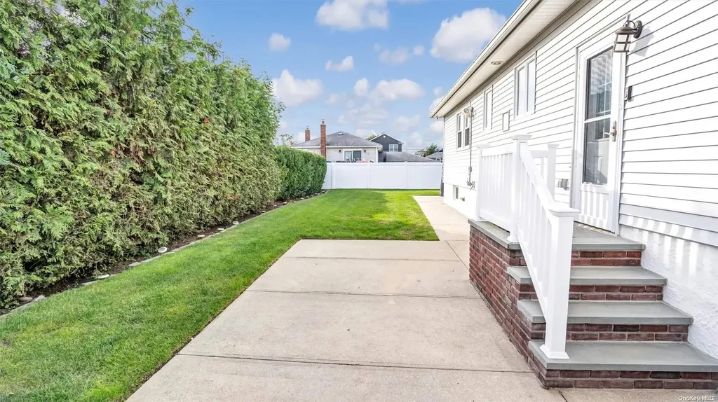3318 Murdock Avenue Oceanside NY 11572