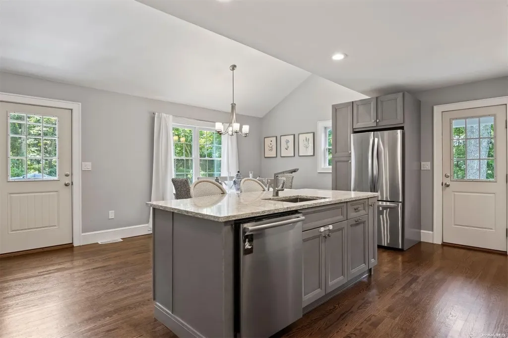 19 Hillside Road Stony Brook NY 11790