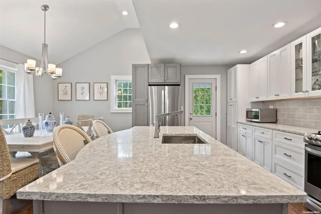 19 Hillside Road Stony Brook NY 11790