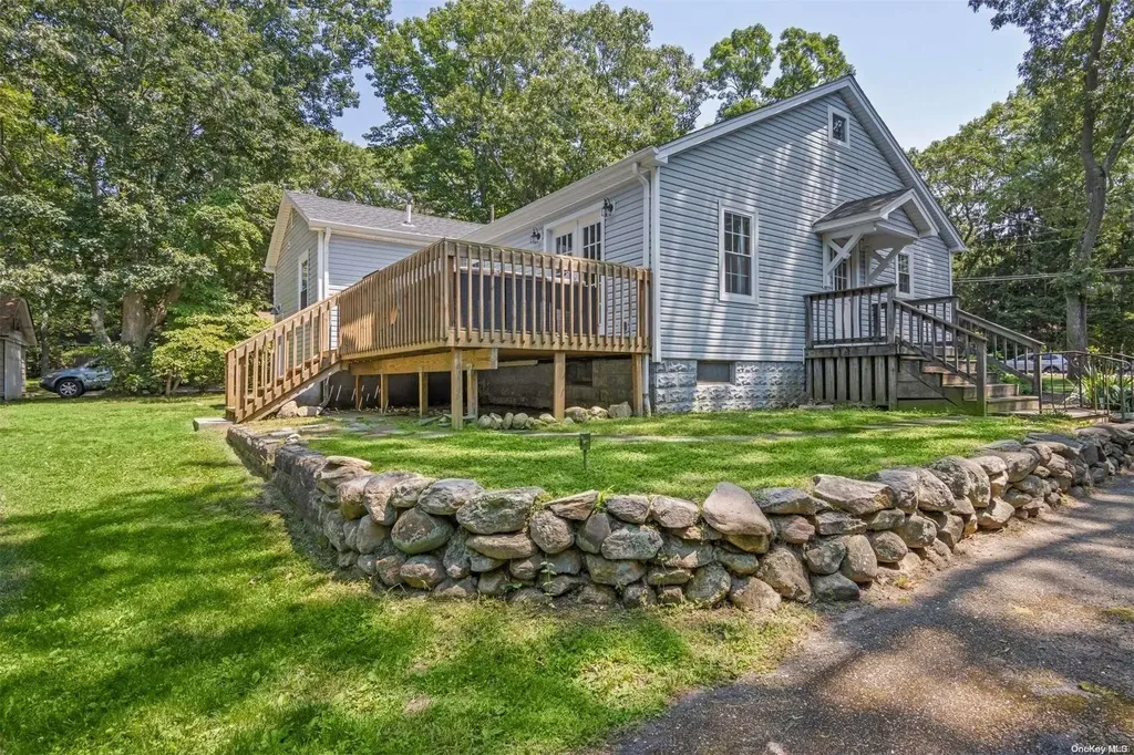 19 Hillside Road Stony Brook NY 11790