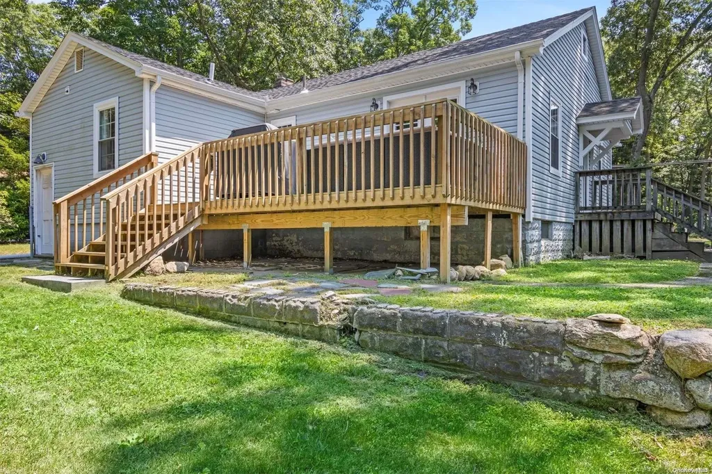 19 Hillside Road Stony Brook NY 11790