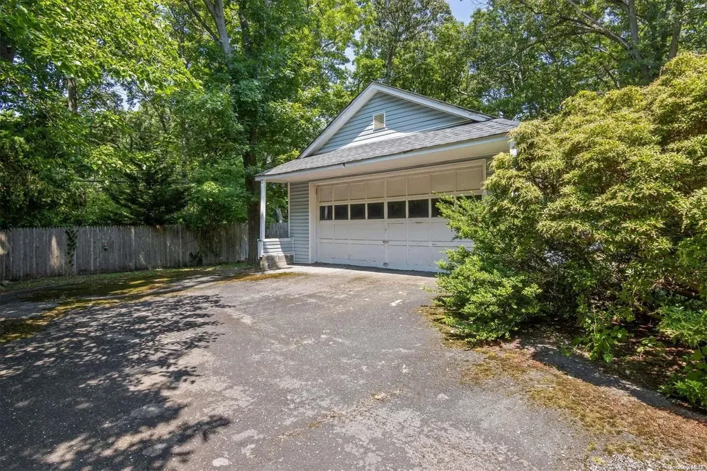 19 Hillside Road Stony Brook NY 11790