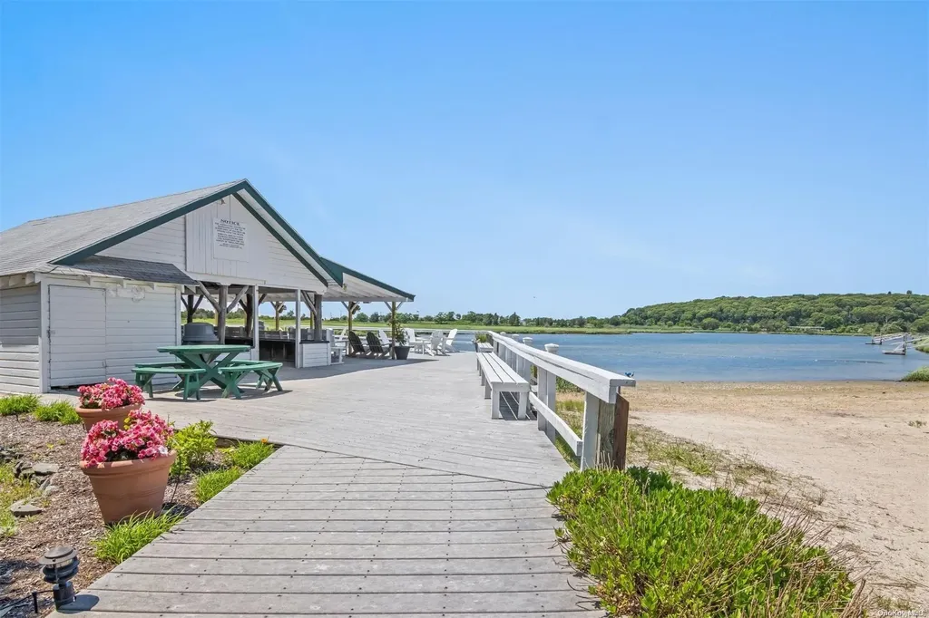 19 Hillside Road Stony Brook NY 11790