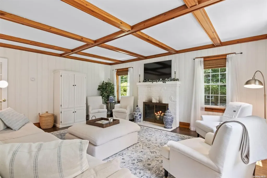 19 Hillside Road Stony Brook NY 11790
