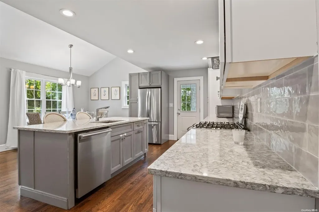 19 Hillside Road Stony Brook NY 11790