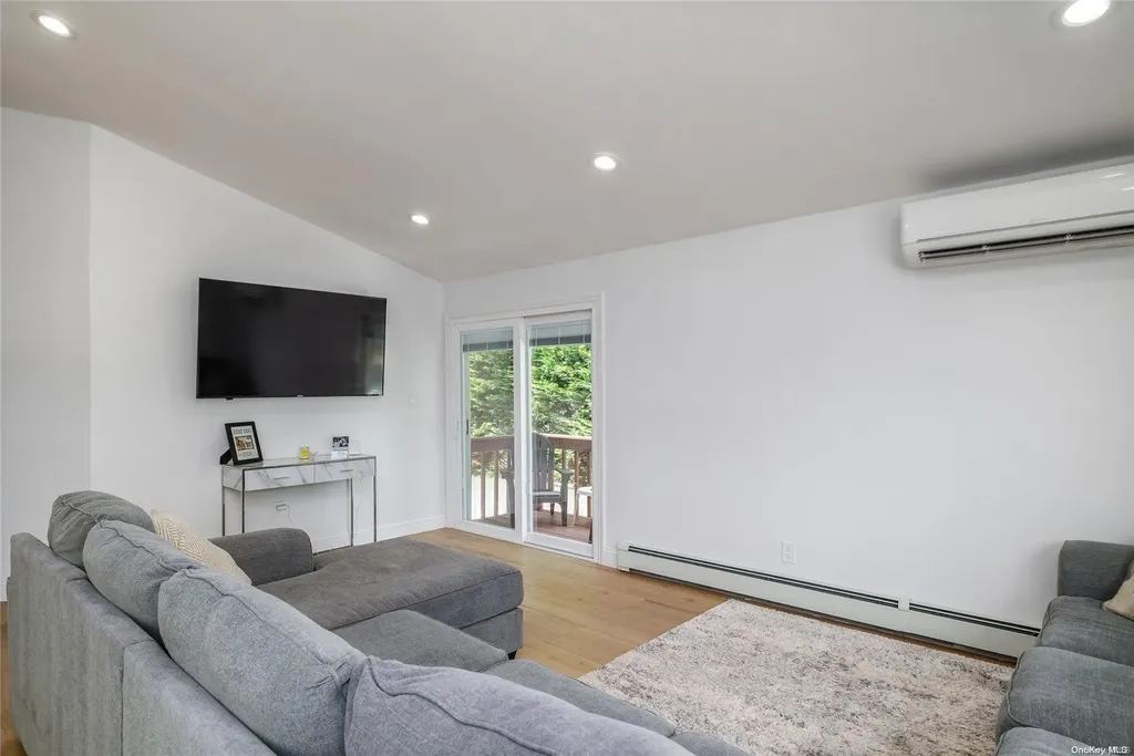 2690 Corner Lane Bellmore NY 11710