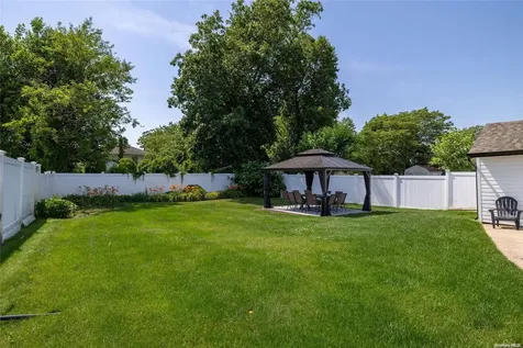 2690 Corner Lane Bellmore NY 11710