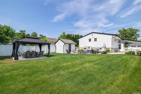 2690 Corner Lane Bellmore NY 11710