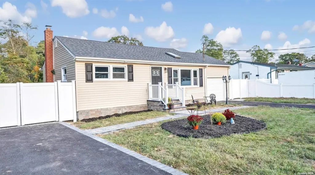 27 Sorrel Drive Shirley NY 11967