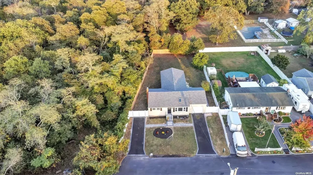 27 Sorrel Drive Shirley NY 11967