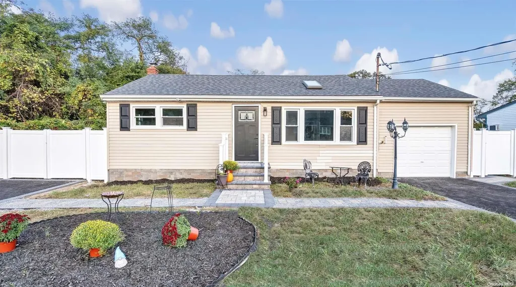 27 Sorrel Drive Shirley NY 11967