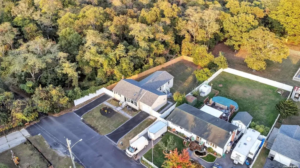 27 Sorrel Drive Shirley NY 11967