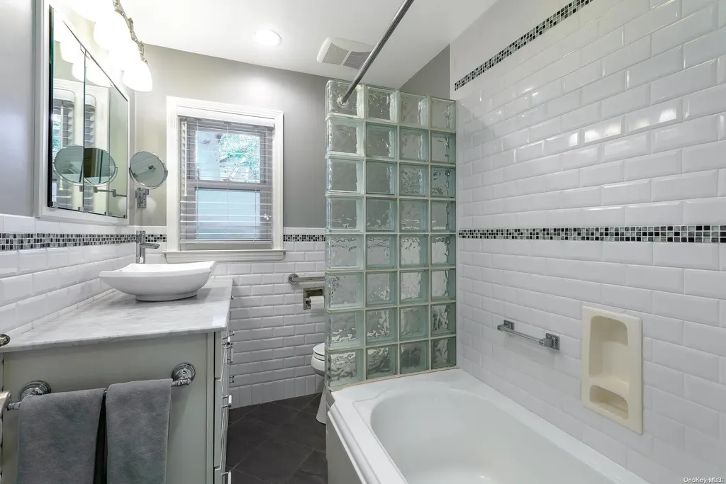 543 Jackson Street Baldwin NY 11510