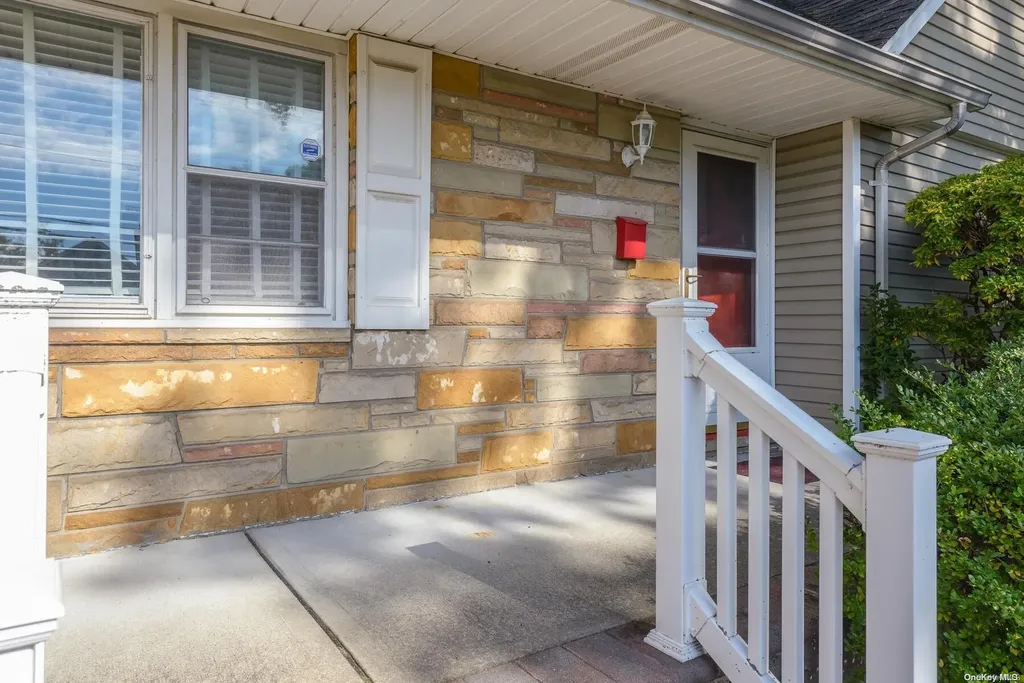 543 Jackson Street Baldwin NY 11510