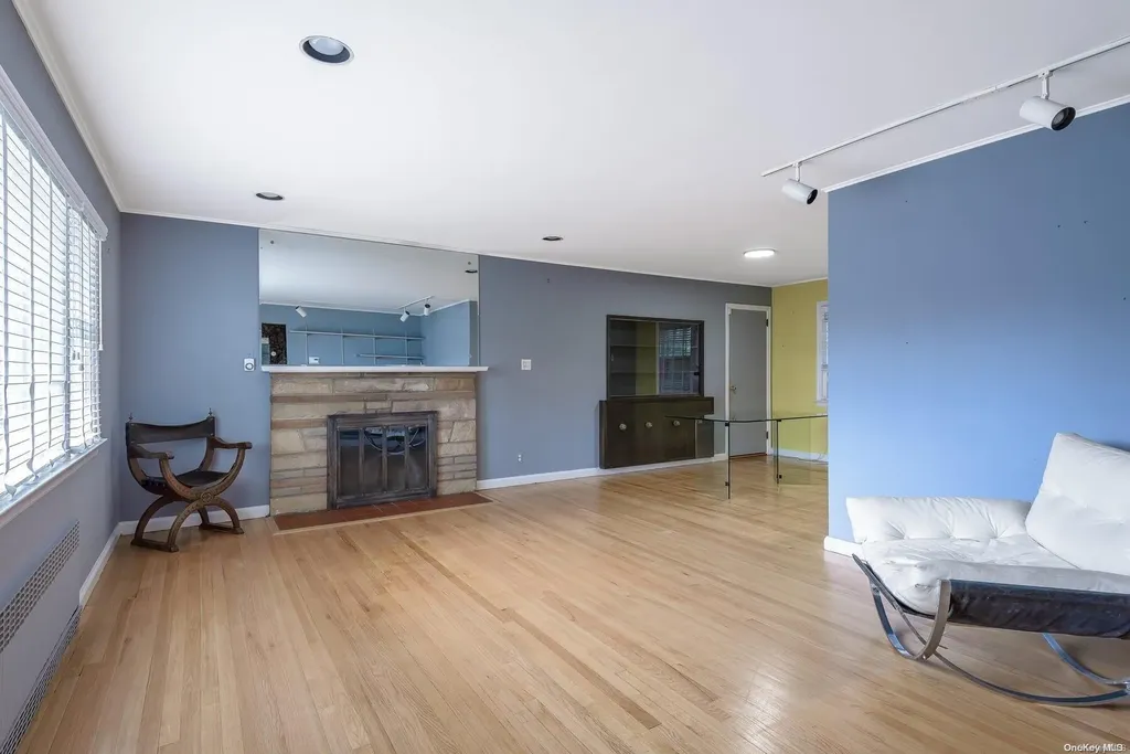 543 Jackson Street Baldwin NY 11510