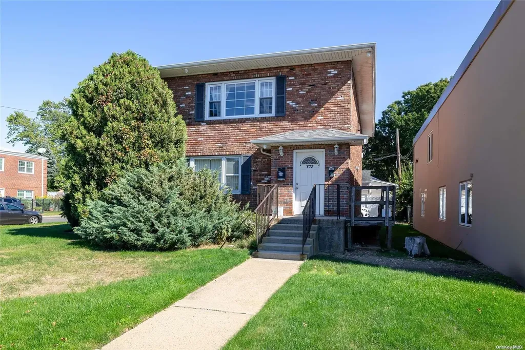672 Broadway Massapequa NY 11758