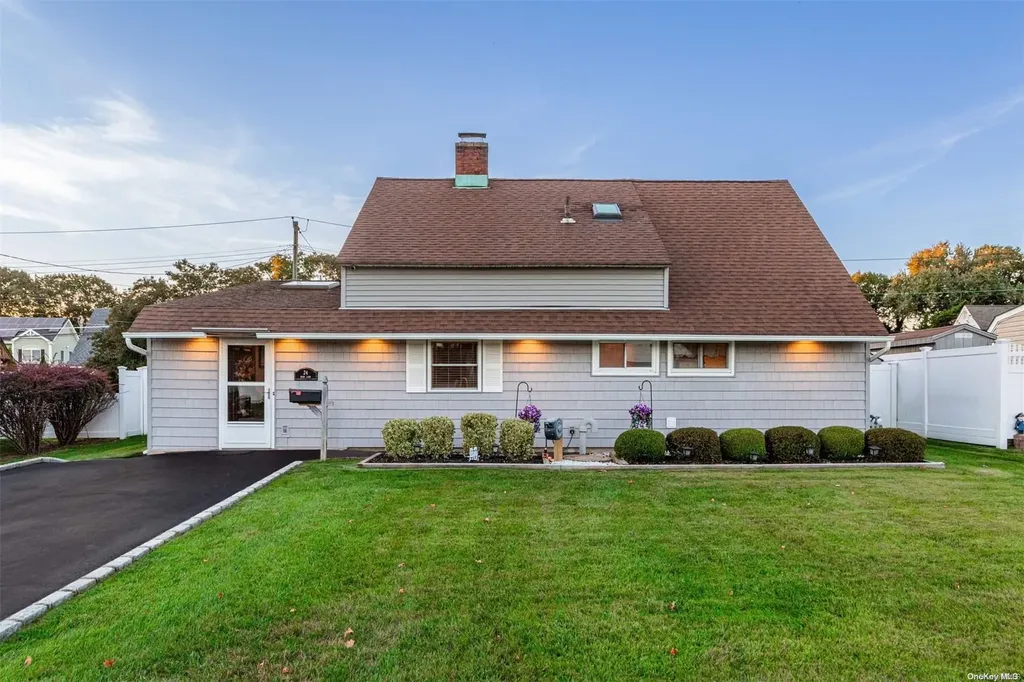 24 Deer Lane Wantagh NY 11793