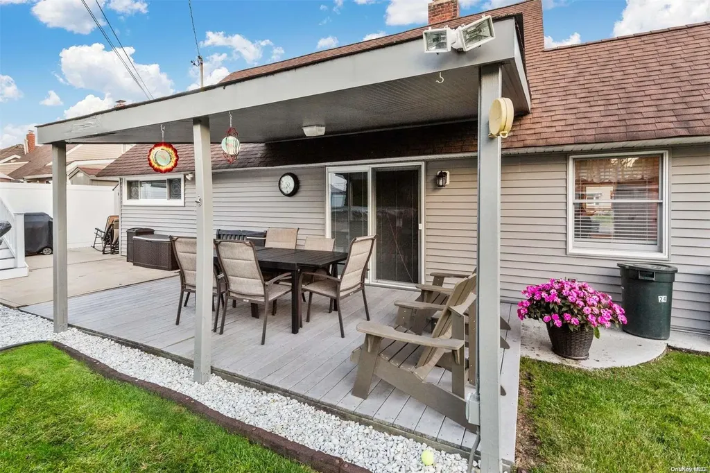 24 Deer Lane Wantagh NY 11793