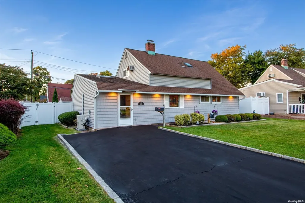 24 Deer Lane Wantagh NY 11793