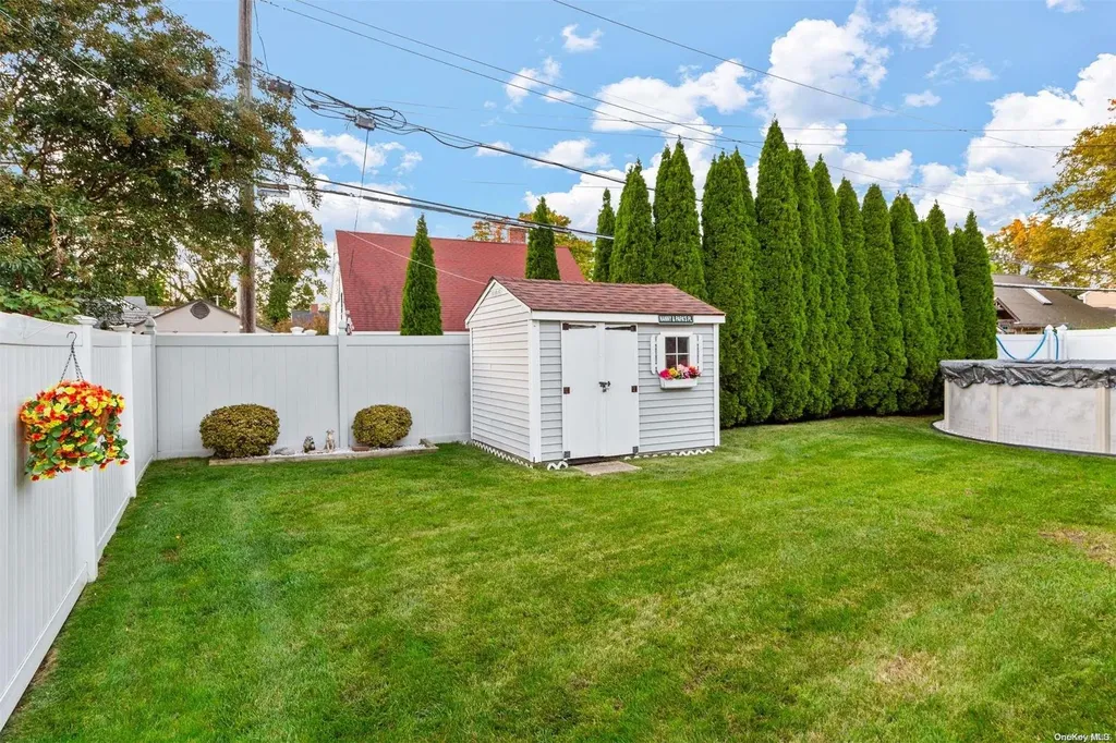 24 Deer Lane Wantagh NY 11793