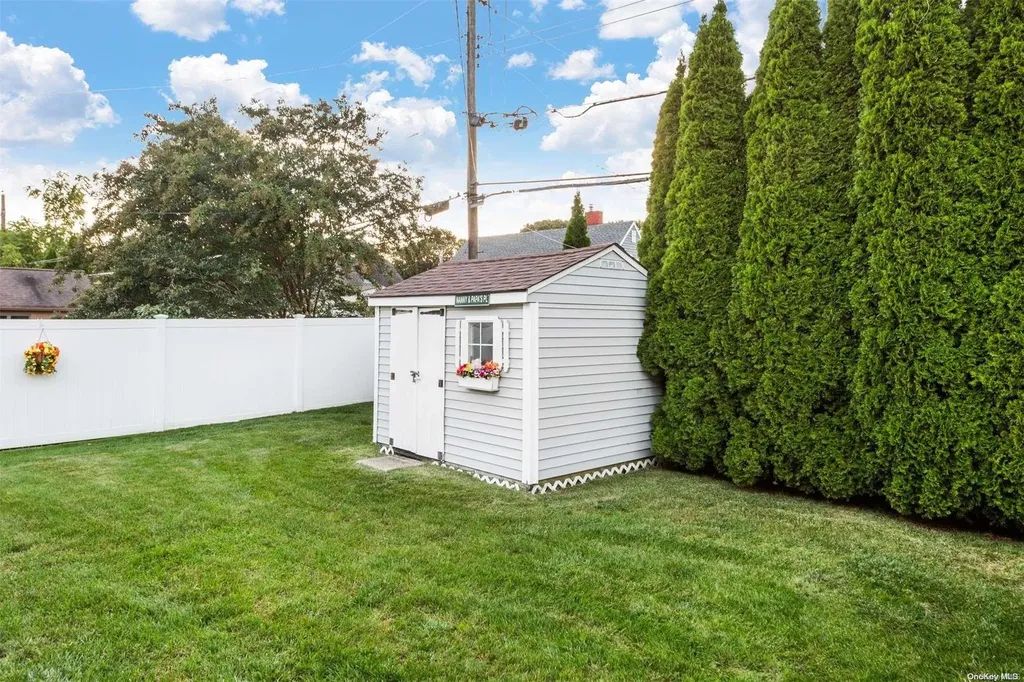 24 Deer Lane Wantagh NY 11793