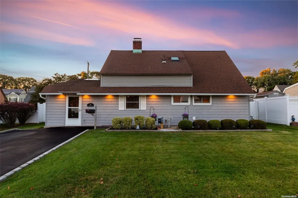 24 Deer Lane Wantagh NY 11793