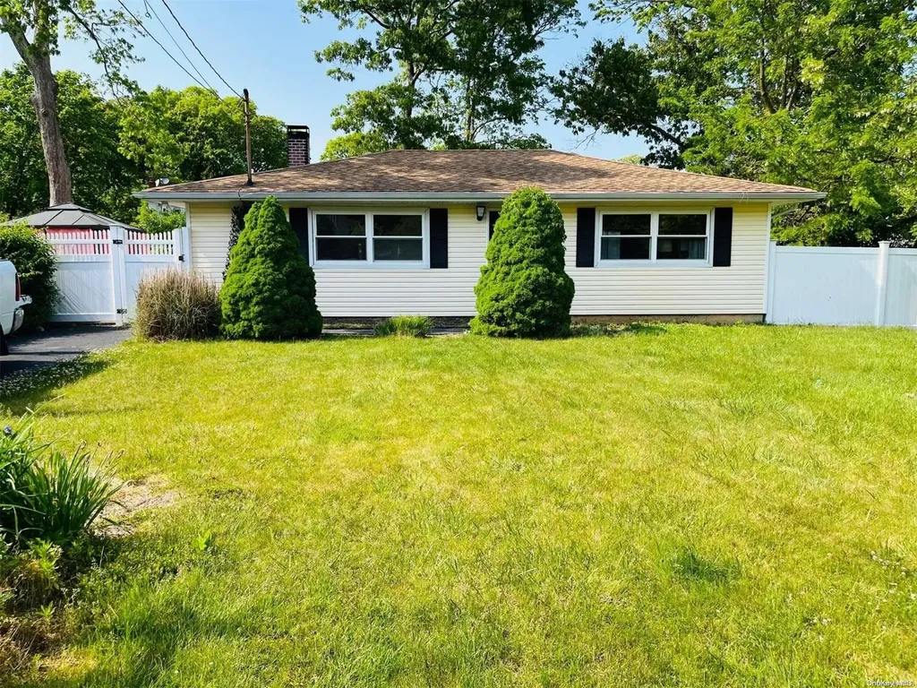 117 Main Avenue Mastic NY 11950