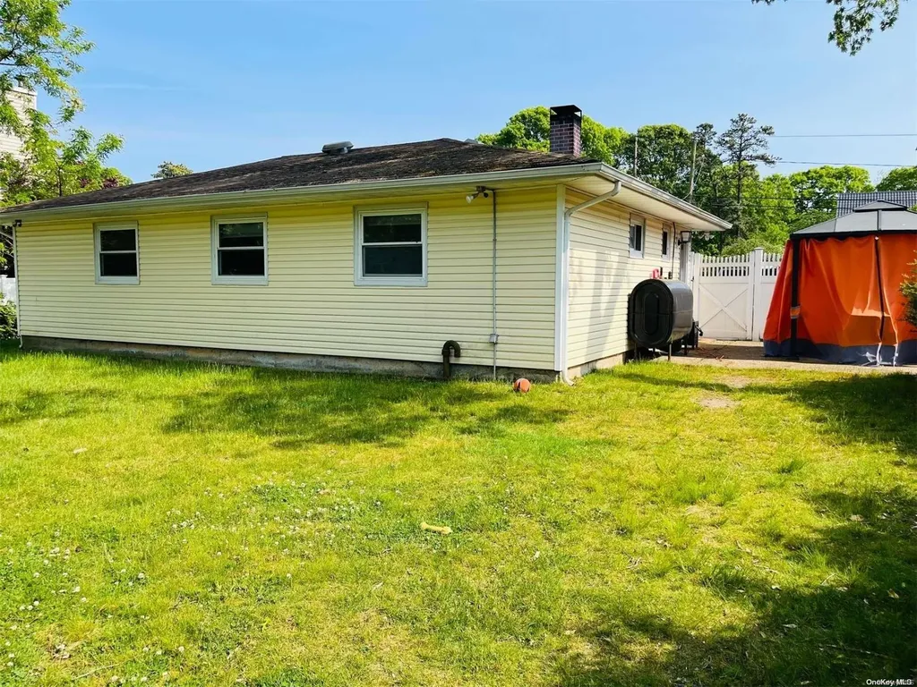 117 Main Avenue Mastic NY 11950