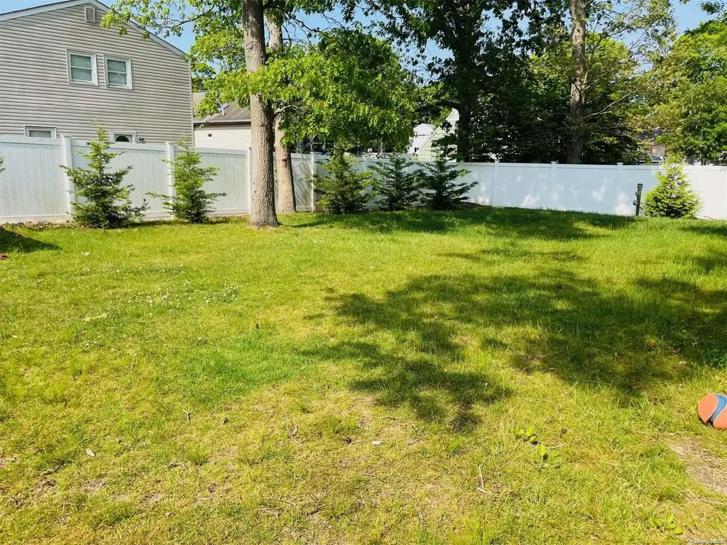 117 Main Avenue Mastic NY 11950