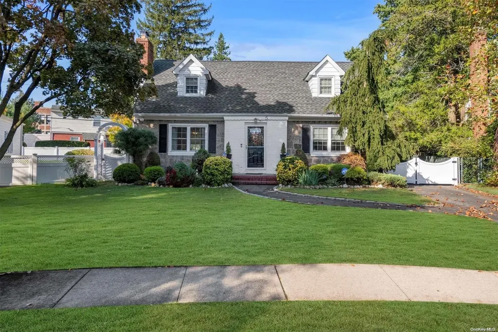 5 Midland Drive New Hyde Park NY 11040