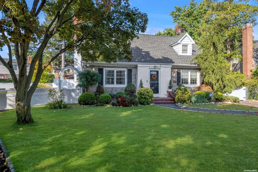 5 Midland Drive New Hyde Park NY 11040