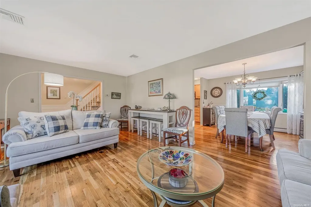 19 Format Lane Smithtown NY 11787