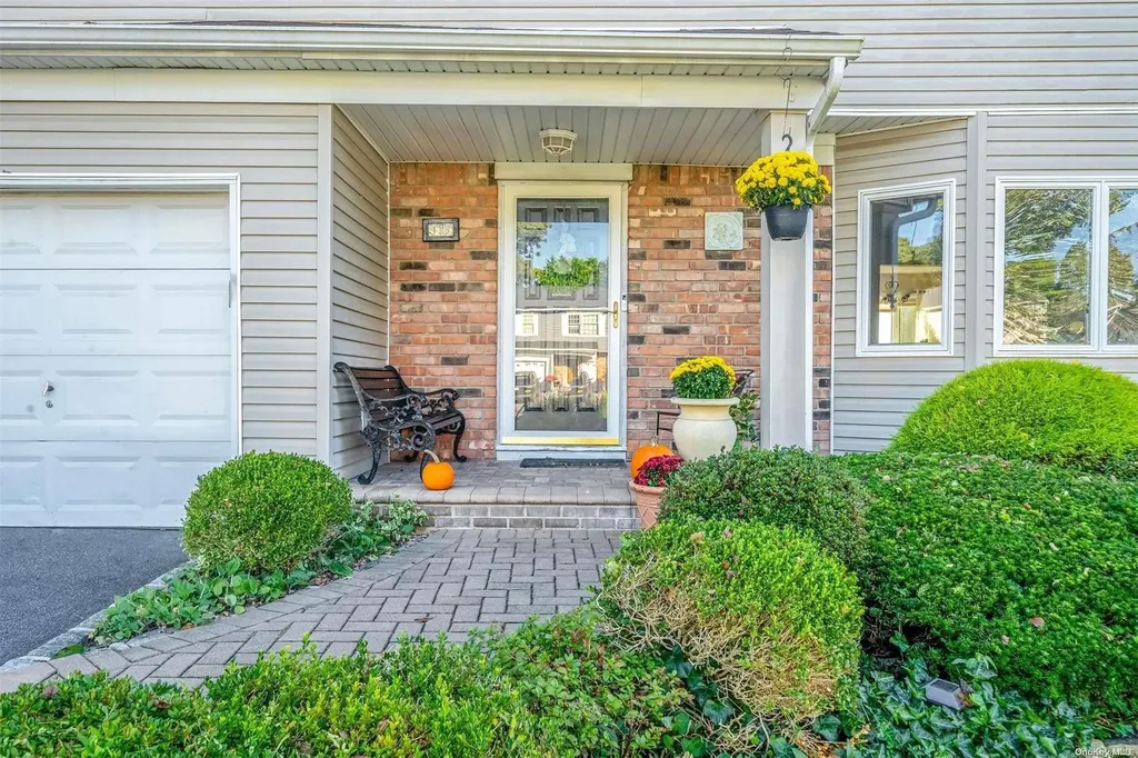 19 Format Lane Smithtown NY 11787